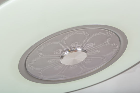 6000K 3600lmの豪華な天井に付いている扇風機は破裂音の出口の刃が付いている銀製の折りたたみ天井に付いている扇風機をつける