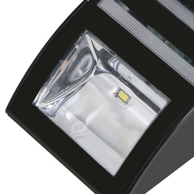 黒い120LM LEDの太陽センサーの壁ライト屋外8-10Hours作業時間